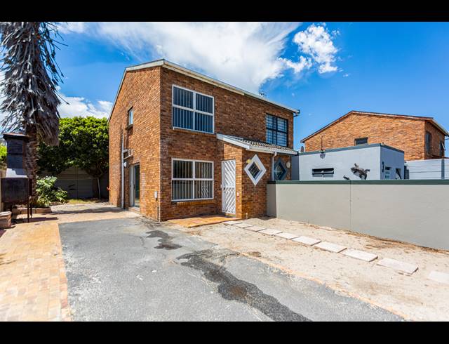 2 BEDROOM FREEHOLD SOLD IN GLENWOOD